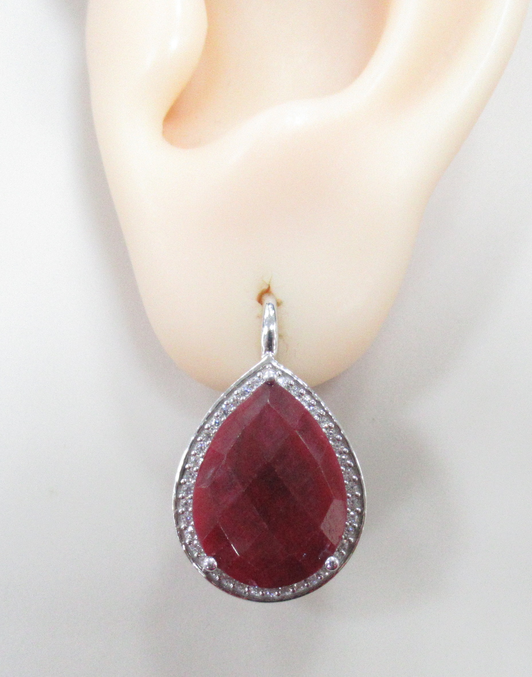 Серебряные серьги с корундами